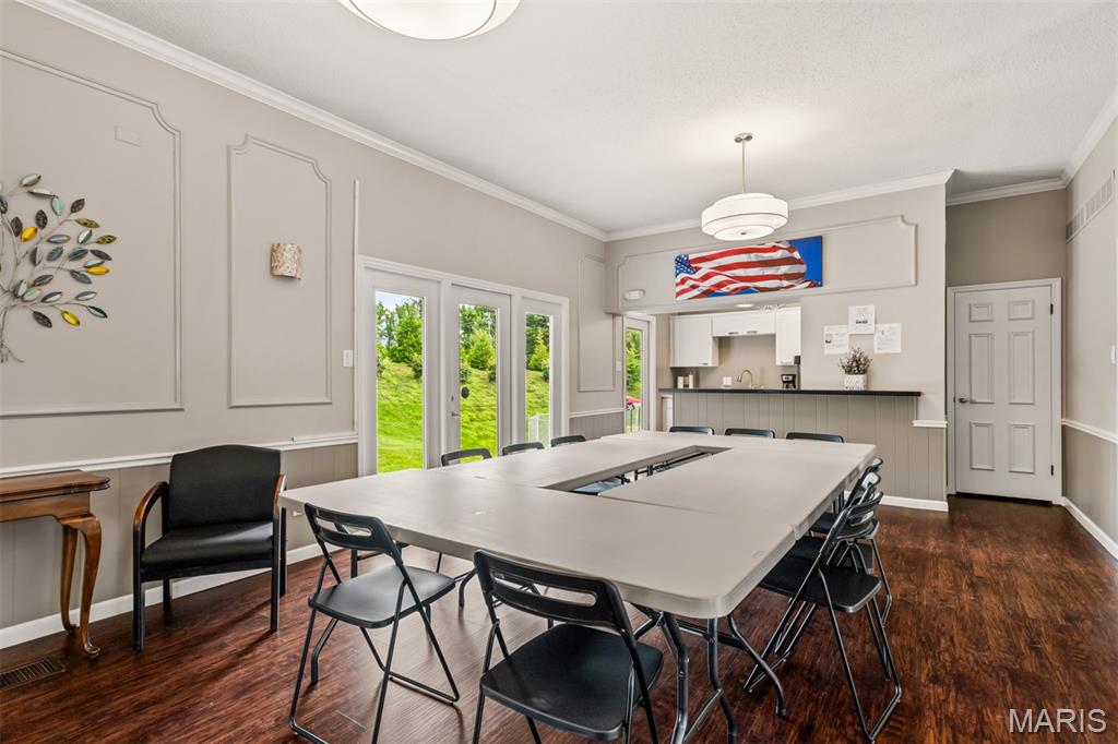 Homes for sale in Chesterfield, MO | 1511 Hampton Hall Dr #10, Chesterfield, MO 63017 | MLS# MIS26039046
