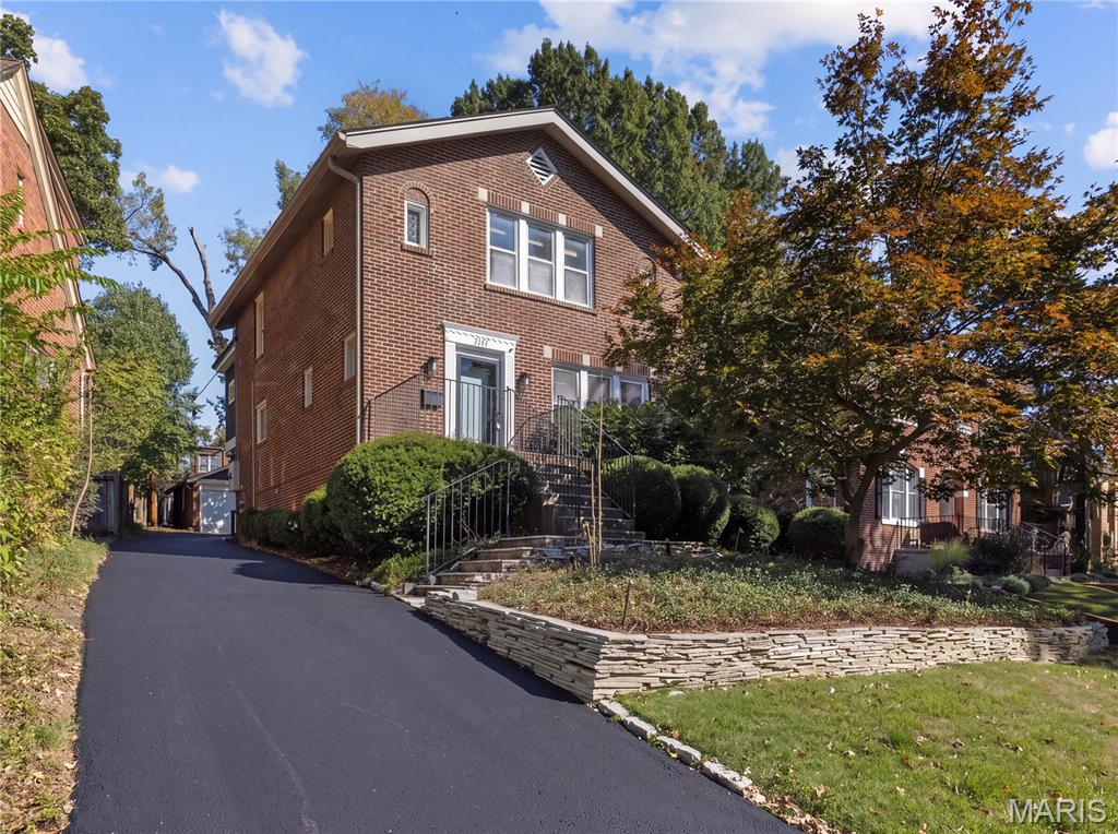 1st image of 7117 Northmoor Dr, Saint Louis, MO 63105 | MLS# MIS26039166