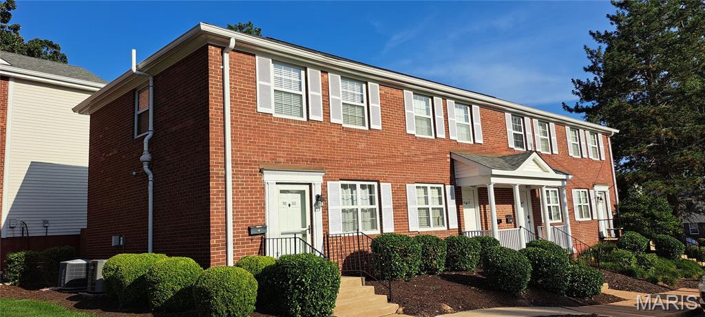 2nd image of 1630 E Swan Cir, Saint Louis, MO 63144 | MLS# MIS26039176