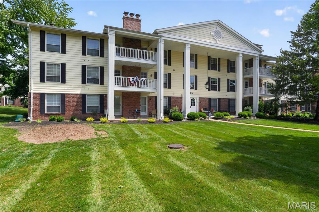 Homes for sale in Chesterfield, MO | 1525 Hampton Hall Dr #12, Chesterfield, MO 63017 | MLS# MIS26039283
