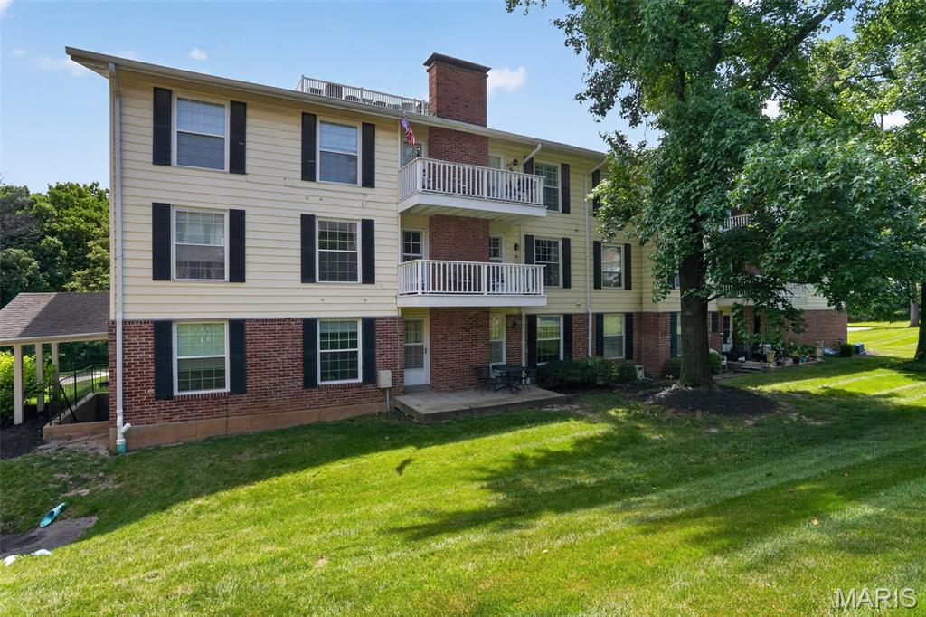 Homes for sale in Chesterfield, MO | 1525 Hampton Hall Dr #12, Chesterfield, MO 63017 | MLS# MIS26039283