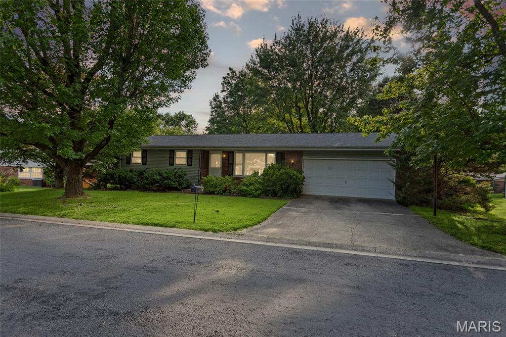 1st image of 24 Cardinal Ln, Highland, IL 62249 | MLS# MIS26039455