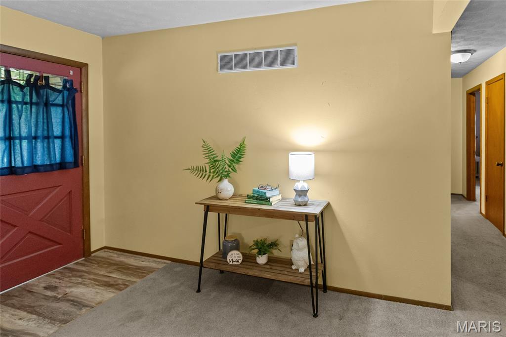 4th image of 24 Cardinal Ln, Highland, IL 62249 | MLS# MIS26039455