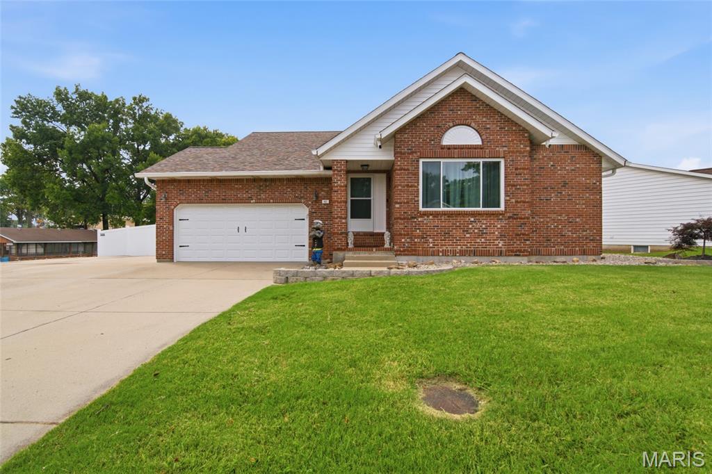 Homes for sale in Columbia, IL | 403 E Locust St, Columbia, IL 62236 | MLS# MIS26039574
