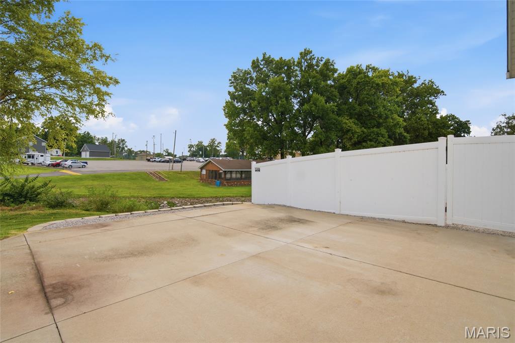 Homes for sale in Columbia, IL | 403 E Locust St, Columbia, IL 62236 | MLS# MIS26039574