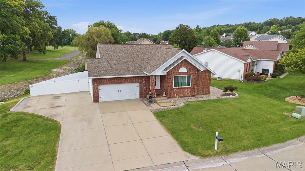 Homes for sale in Columbia, IL | 403 E Locust St, Columbia, IL 62236 | MLS# MIS26039574