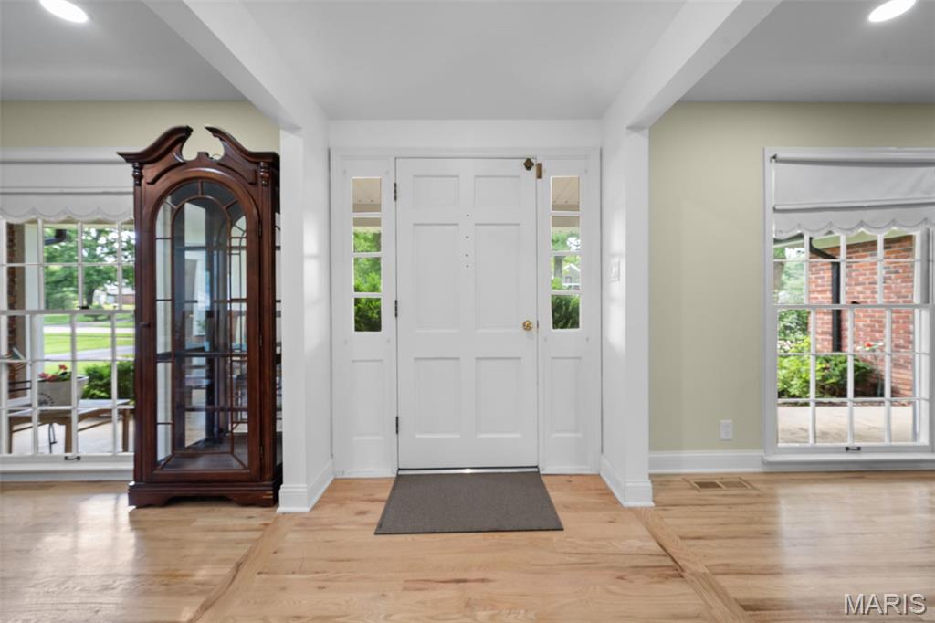 4th image of 312 Diplomat Ln, Chesterfield, MO 63017 | MLS# MIS26039663