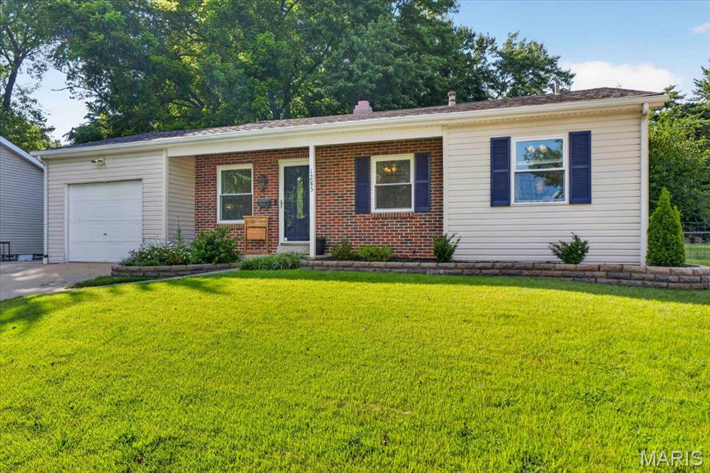 2nd image of 1285 Flora Ln, Florissant, MO 63031 | MLS# MIS26039791