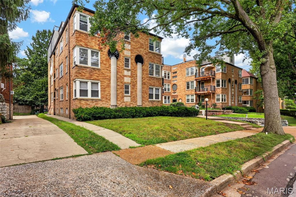 2nd image of 7532 York Dr #2E, Clayton, MO 63105 | MLS# MIS26040298