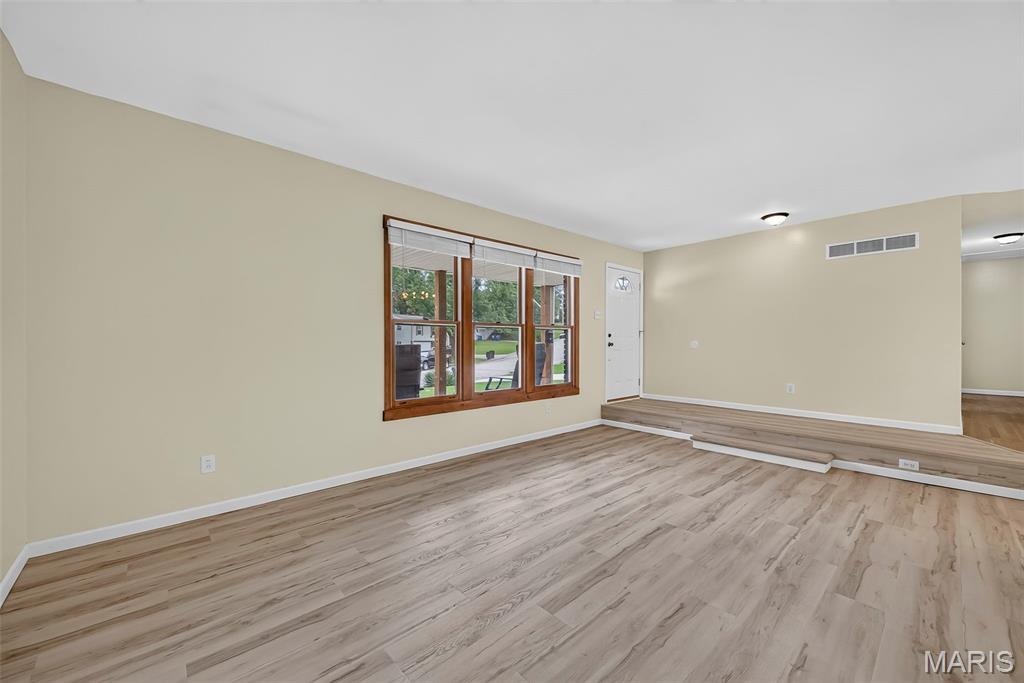 5th image of 208 Meadowlark Ln, Saint Charles, MO 63301 | MLS# MIS26040675