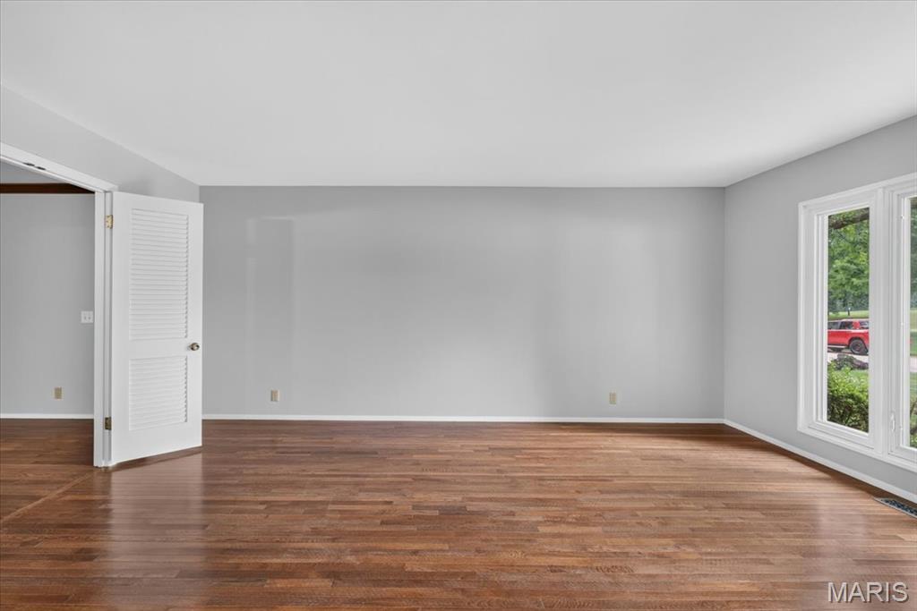 4th image of 41 Club Grounds North Dr, Florissant, MO 63033 | MLS# MIS26041068