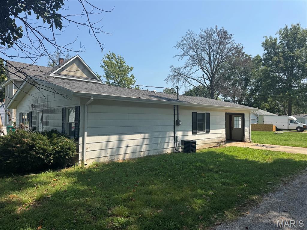 3rd image of 550 N Chestnut St, Breese, IL 62230 | MLS# MIS26041070