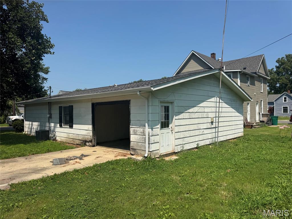 2nd image of 550 N Chestnut St, Breese, IL 62230 | MLS# MIS26041070