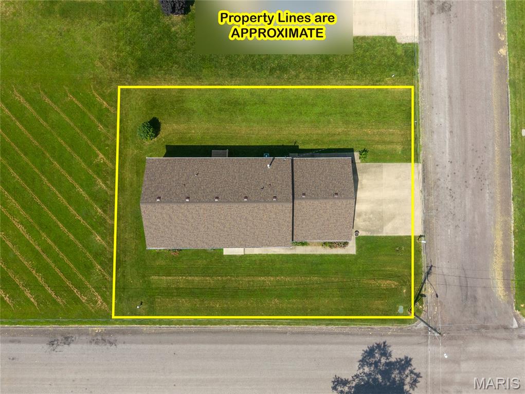 3rd image of 2204 Brian St, Vandalia, IL 62471 | MLS# MIS26041293