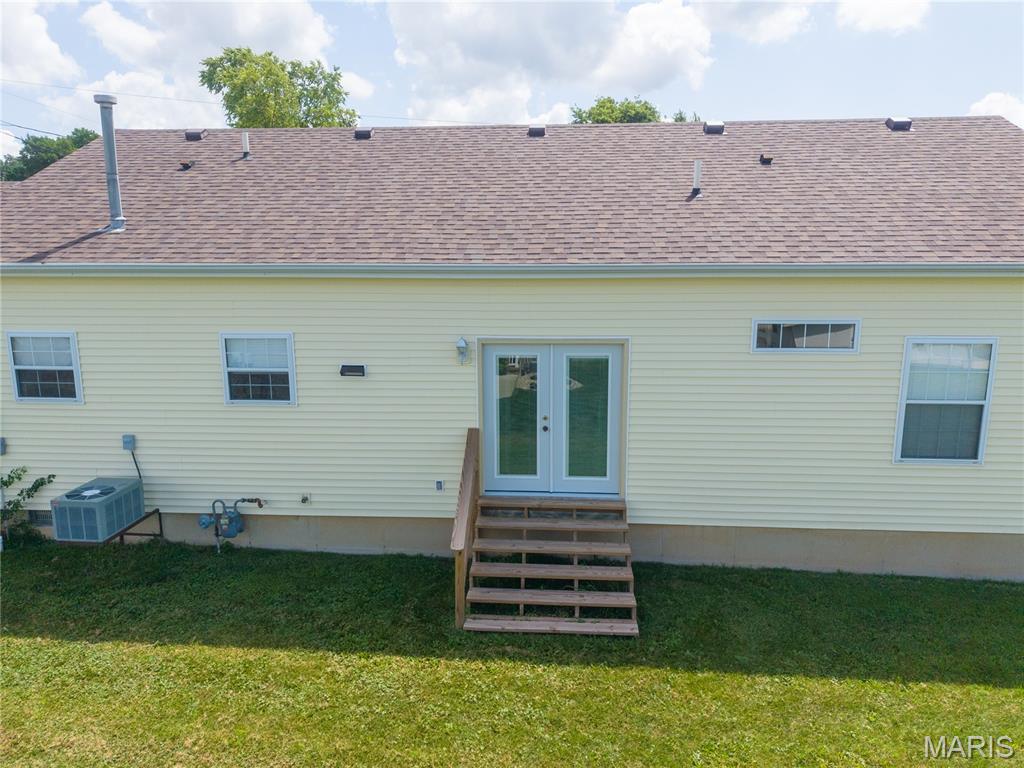 4th image of 2204 Brian St, Vandalia, IL 62471 | MLS# MIS26041293