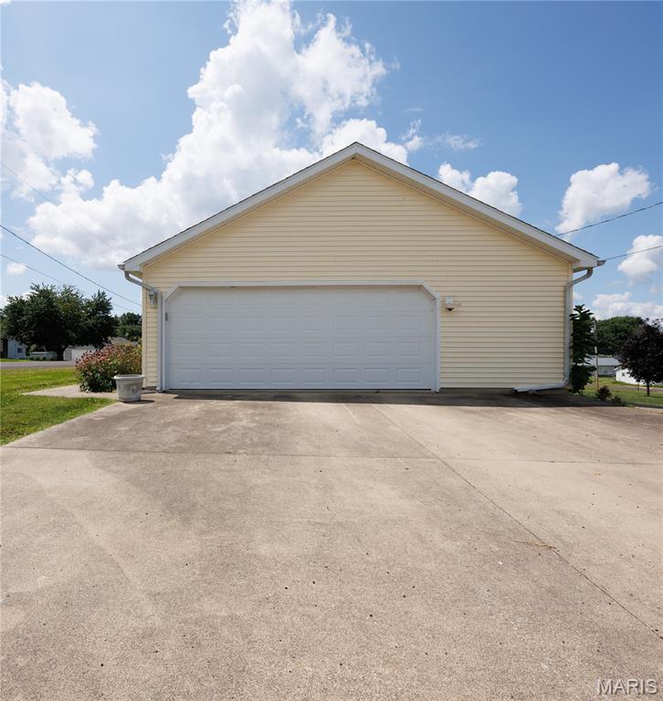 21st image of 2204 Brian St, Vandalia, IL 62471 | MLS# MIS26041293