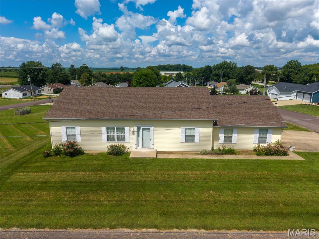 2nd image of 2204 Brian St, Vandalia, IL 62471 | MLS# MIS26041293