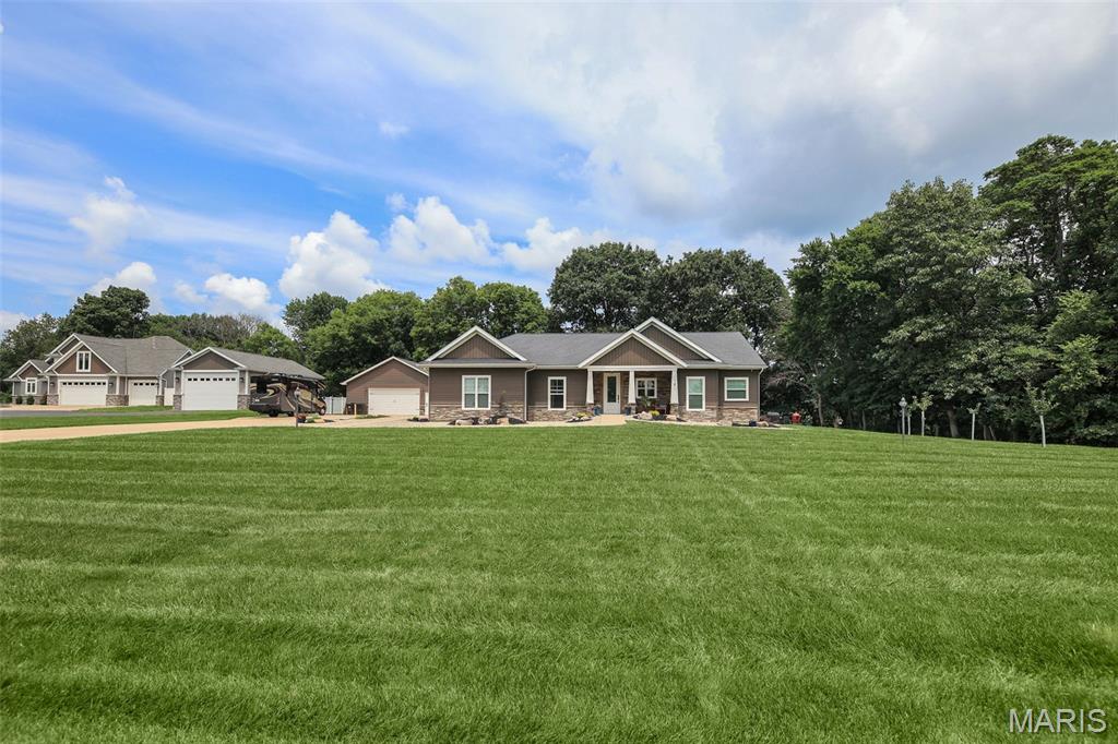 Homes for sale in Bethalto, IL | 8125 Lost Bridge Rd, Bethalto, IL 62010 | MLS# MIS26041440