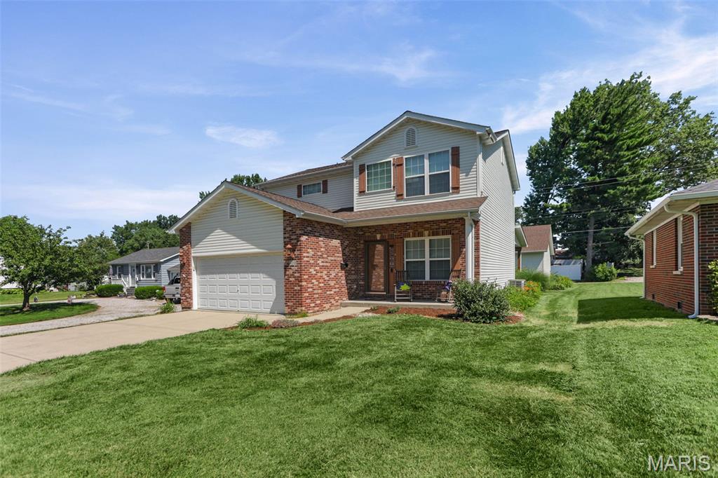 Homes for sale in O'fallon, IL | 410 E Jefferson St, O'fallon, IL 62269 | MLS# MIS26041501