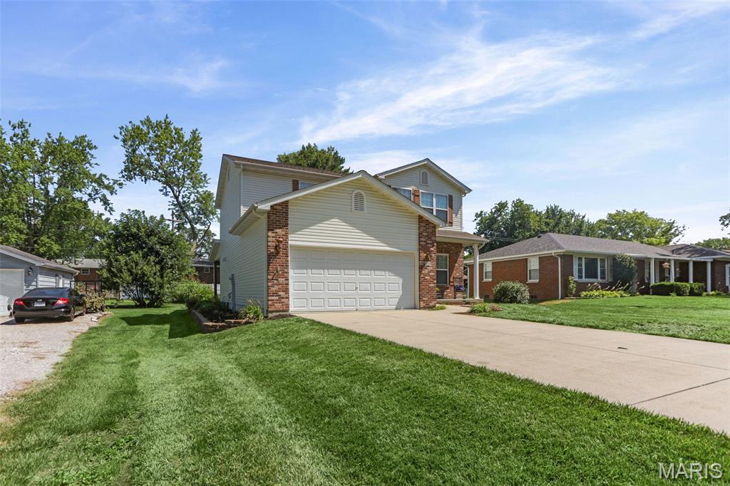 Homes for sale in O'fallon, IL | 410 E Jefferson St, O'fallon, IL 62269 | MLS# MIS26041501