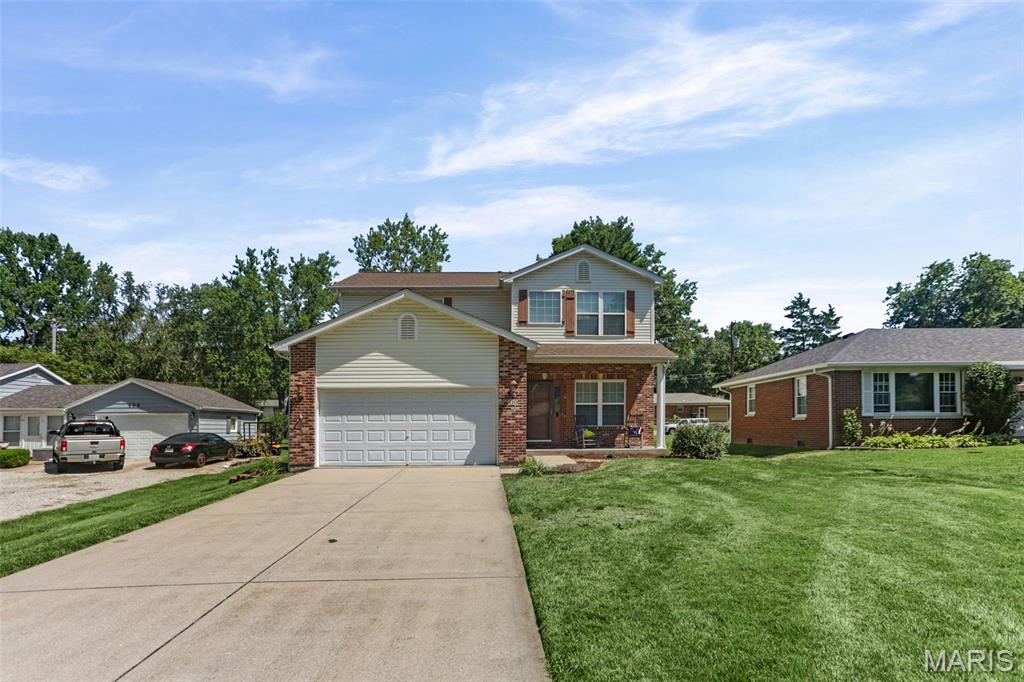 Homes for sale in O'fallon, IL | 410 E Jefferson St, O'fallon, IL 62269 | MLS# MIS26041501