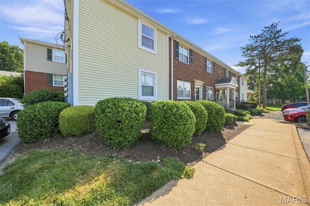 2nd image of 8907 Wrenwood Ln, Saint Louis, MO 63144 | MLS# MIS26041781