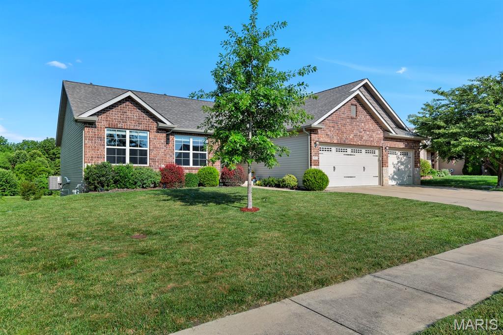 Homes for sale in Maryville, IL | 1913 Crimson Oak Dr, Maryville, IL 62062 | MLS# MIS26041856