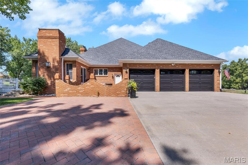 5th image of 40 Country Club Dr, Edwardsville, IL 62025 | MLS# MIS26042015