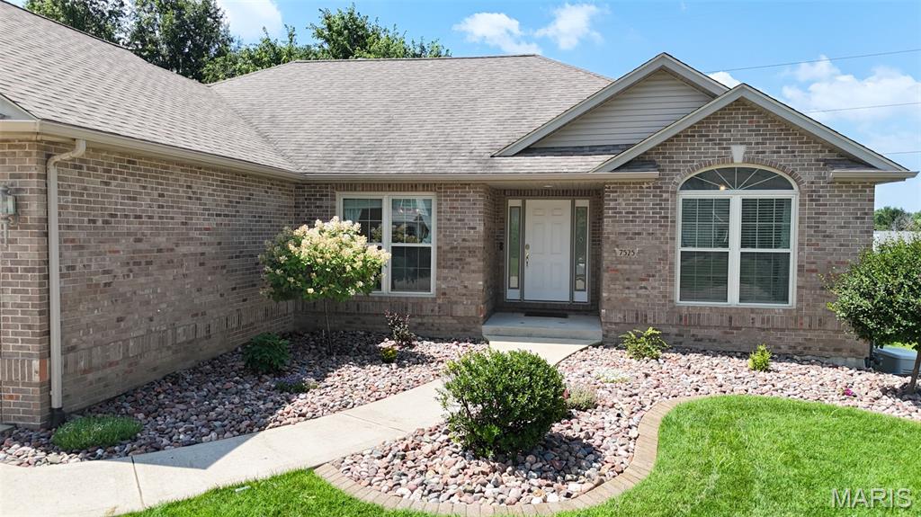 Homes for sale in Maryville, IL | 7525 Stonebridge Golf Dr, Maryville, IL 62062 | MLS# MIS26042324
