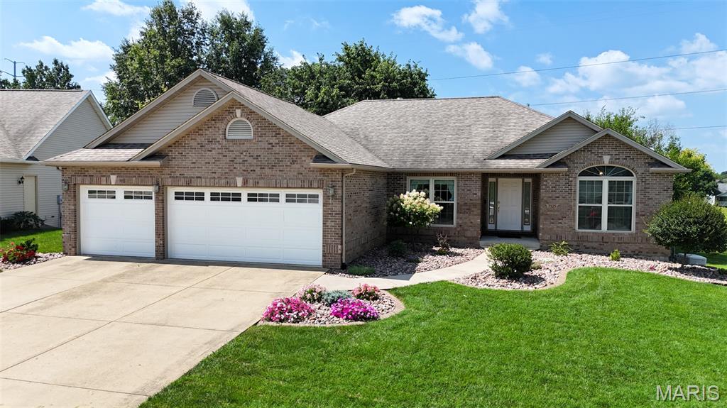 Homes for sale in Maryville, IL | 7525 Stonebridge Golf Dr, Maryville, IL 62062 | MLS# MIS26042324