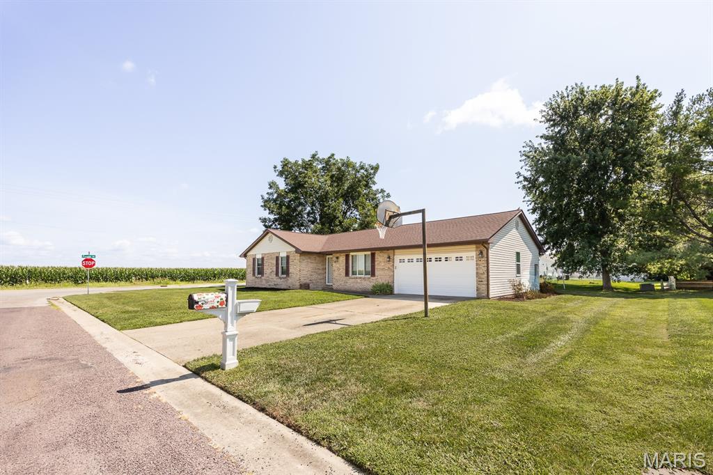 Homes for sale in Mascoutah, IL | 2186 Nathan Ave, Mascoutah, IL 62258 | MLS# MIS26042567