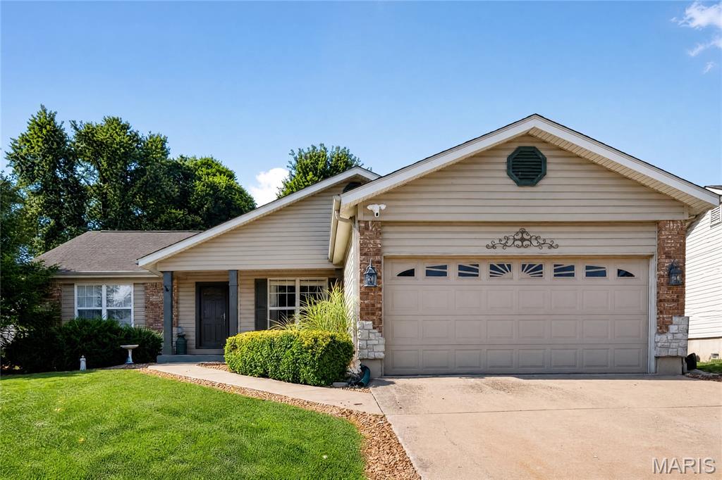 2nd image of 11 Eagle Chase Ct, St Peters, MO 63376 | MLS# MIS26042714