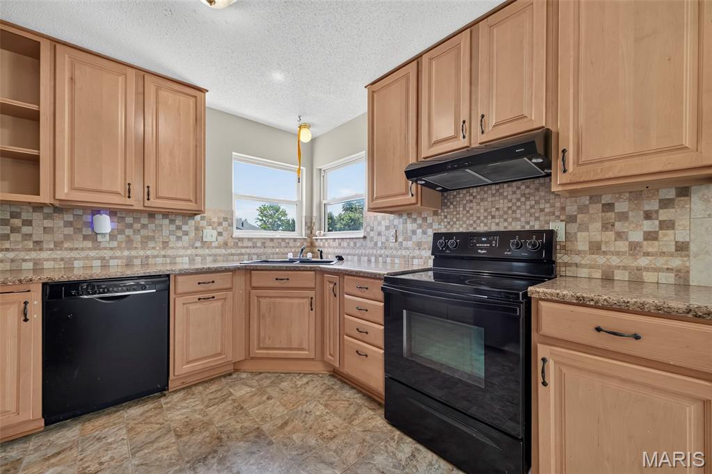 Homes for sale in Warrenton, MO | 2245 Pinta Dr, Warrenton, MO 63383 | MLS# MIS26042983
