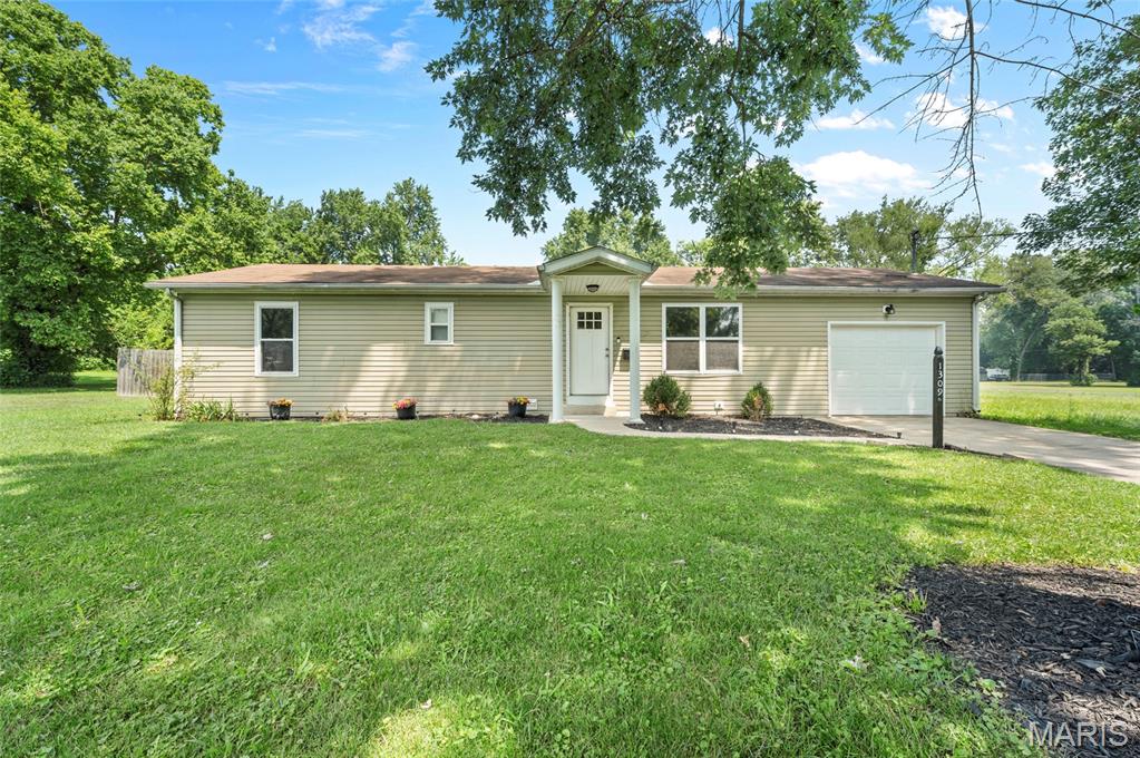 Homes for sale in Cottage Hills, IL | 1309 2nd St, Cottage Hills, IL 62018 | MLS# MIS26043235