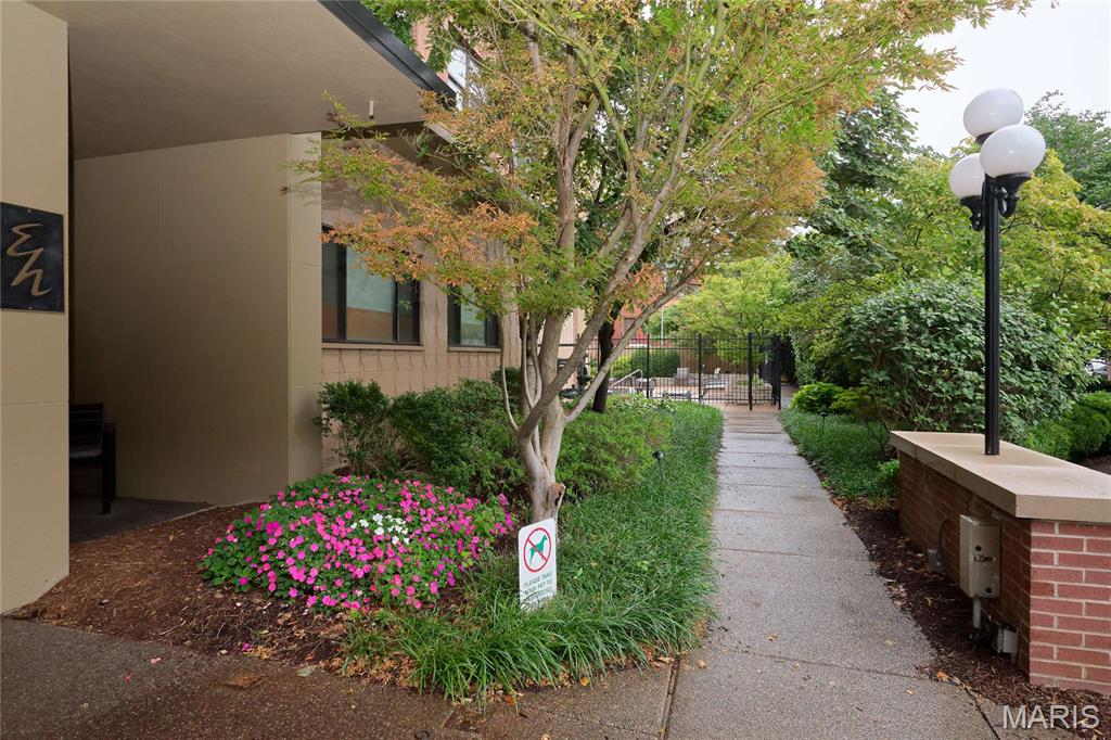 3rd image of 4466 W Pine Blvd #8C, St Louis, MO 63108 | MLS# MIS26043309