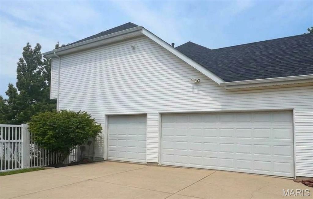 Photo 4 of Single family home for sale at 1519 Oakland Hills Dr, O Fallon, MO 63366 | MLS# MIS26043322 | Listing updated on 2026-09-02