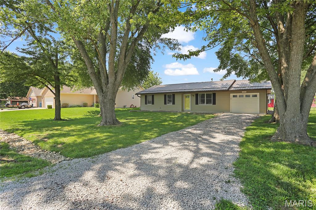 Homes for sale in Edwardsville, IL | 1054 Catalina Dr, Edwardsville, IL 62025 | MLS# MIS26043405