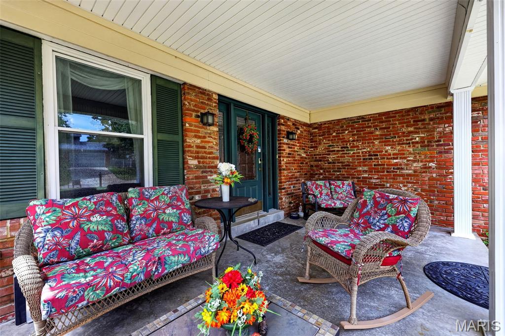 3rd image of 1522 Pheasant Ridge Dr, Twin Oaks, MO 63011 | MLS# MIS26043506