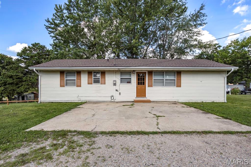 Homes for sale in Dixon, MO | 111 Barnett, Dixon, MO 65459 | MLS# MIS26043578