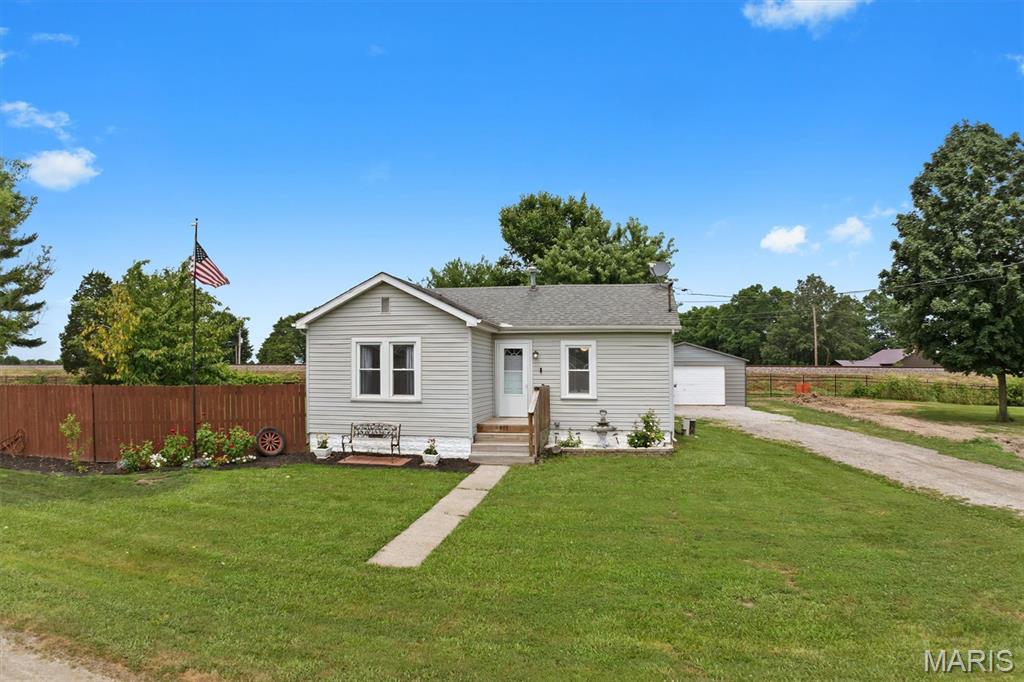 Homes for sale in Brighton, IL | 802 Randall Dr, Brighton, IL 62012 | MLS# MIS26043584