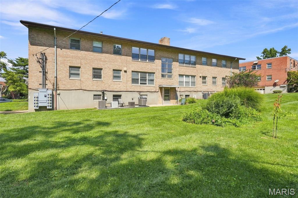2nd image of 4 Delcrest Ct #104, Saint Louis, MO 63124 | MLS# MIS26043638