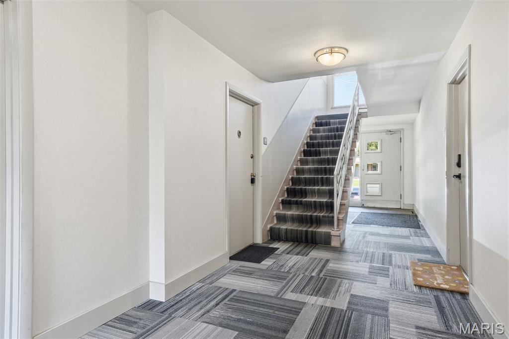 3rd image of 4 Delcrest Ct #104, Saint Louis, MO 63124 | MLS# MIS26043638