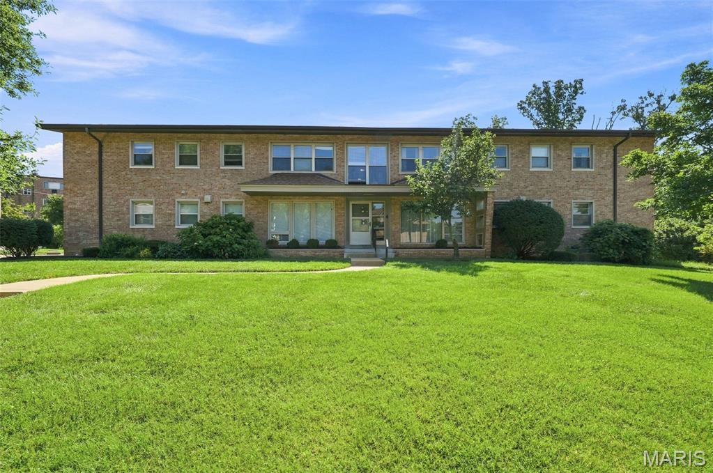 1st image of 4 Delcrest Ct #104, Saint Louis, MO 63124 | MLS# MIS26043638