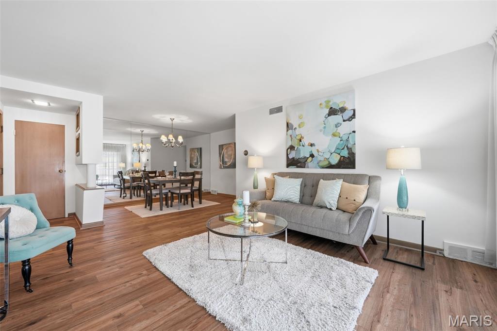 5th image of 4 Delcrest Ct #104, Saint Louis, MO 63124 | MLS# MIS26043638