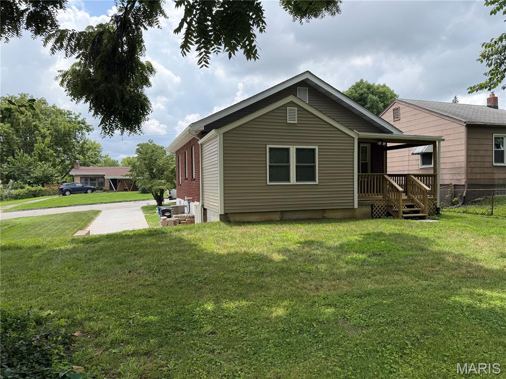 4th image of 10315 Maddox Pl, Overland, MO 63114 | MLS# MIS26043677