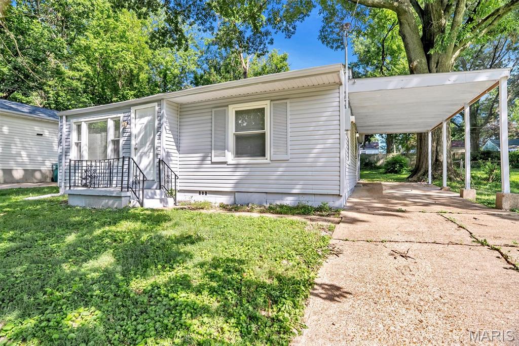 1st image of 134 Anistasia Dr, Saint Louis, MO 63135 | MLS# MIS26043748