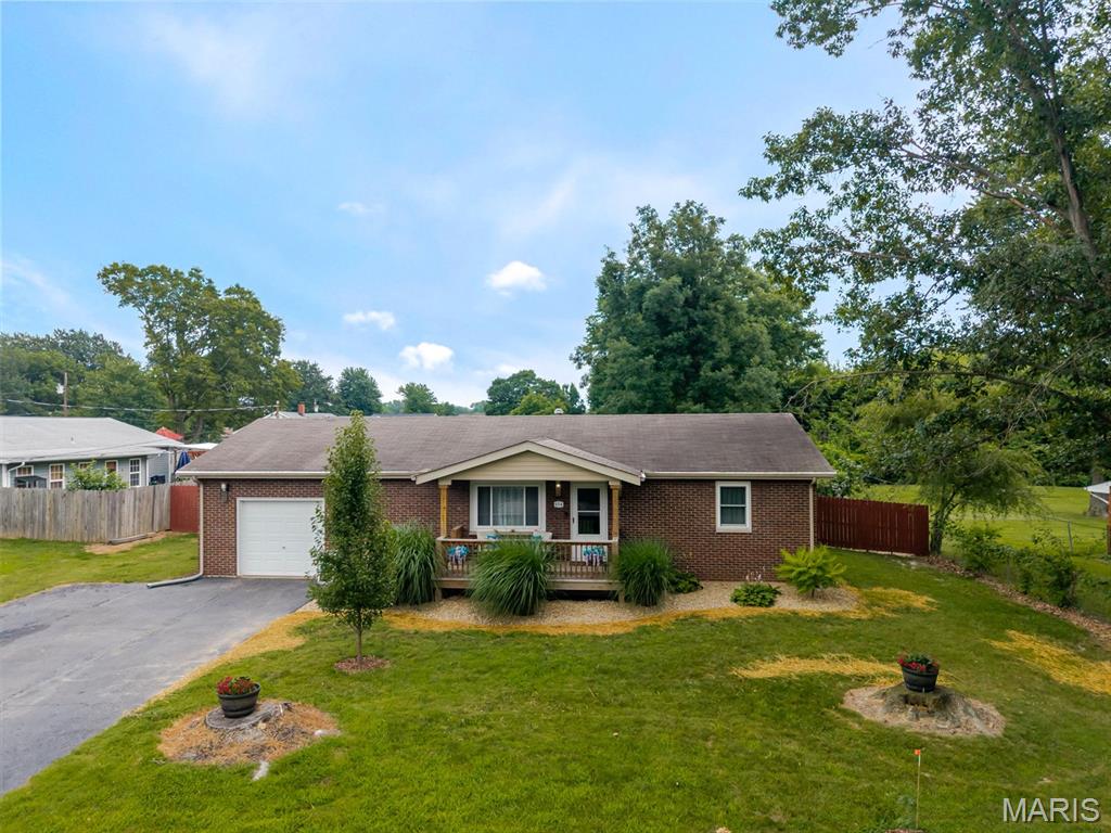 Homes for sale in Bethalto, IL | 614 S Neunaber Dr, Bethalto, IL 62010 | MLS# MIS26043778