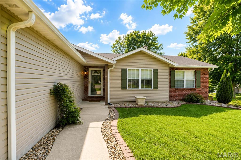 Homes for sale in Troy, IL | 2 Arbor Spgs, Troy, IL 62294 | MLS# MIS26043817