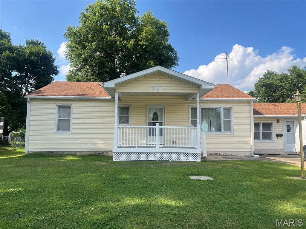 Homes for sale in Mount Olive, IL | 107 W 6th North St, Mount Olive, IL 62069 | MLS# MIS26043822