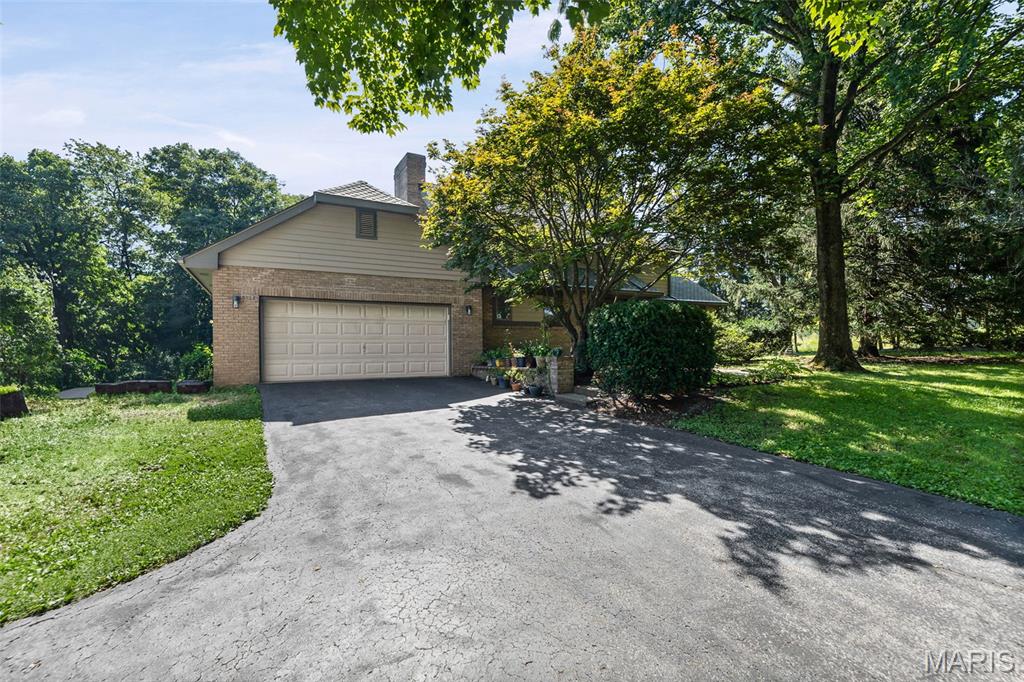 Homes for sale in Collinsville, IL | 8 Harmin Ln, Collinsville, IL 62234 | MLS# MIS26043977